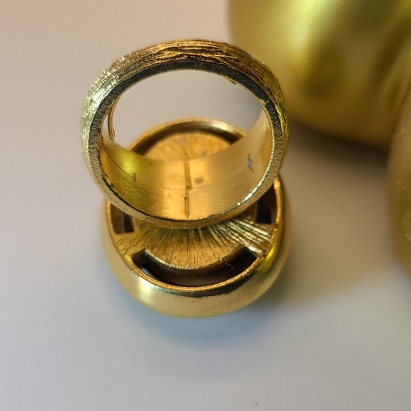 Ring - Picture 3 of 4